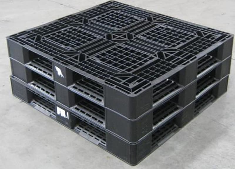 Plastic pallets are easy-to-clean, avoiding serious contamination and hygiene issues.